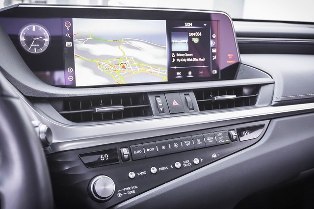 Used 2021 Lexus ES 350 Luxury image 16