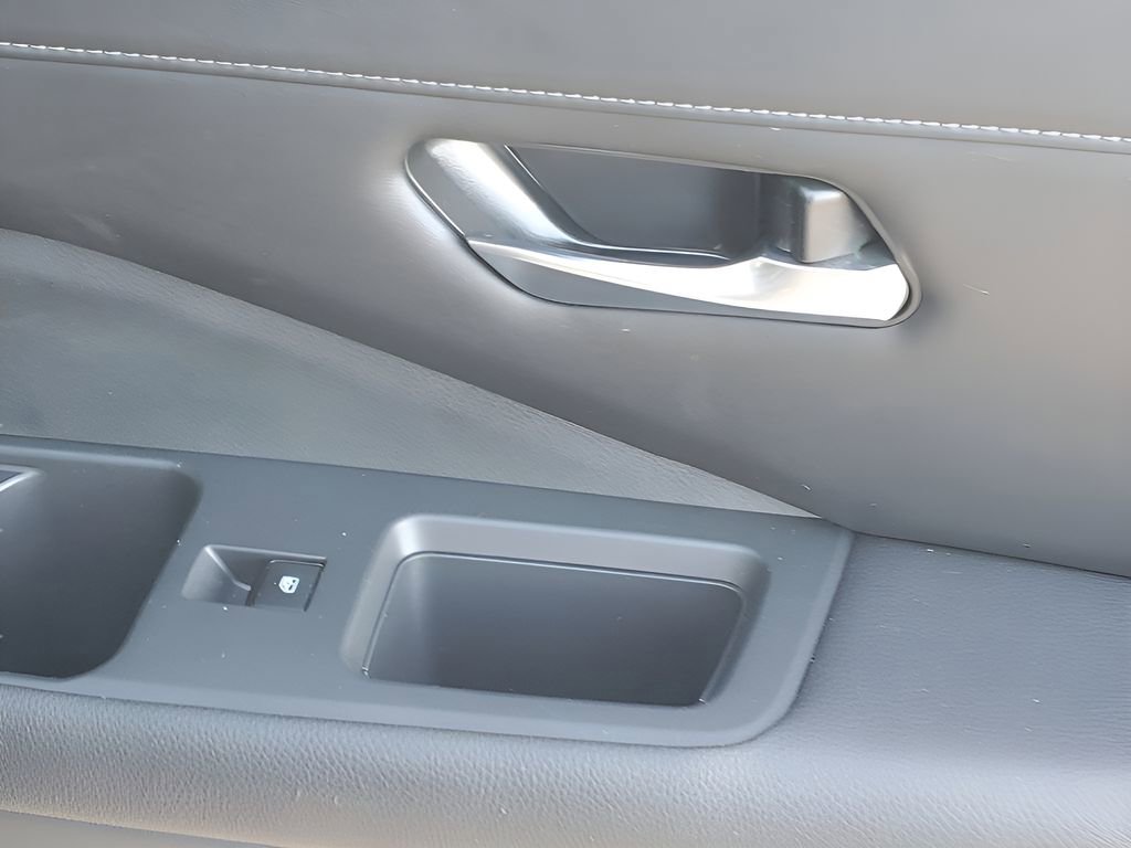 Used 2025 Nissan Pathfinder SL image 48