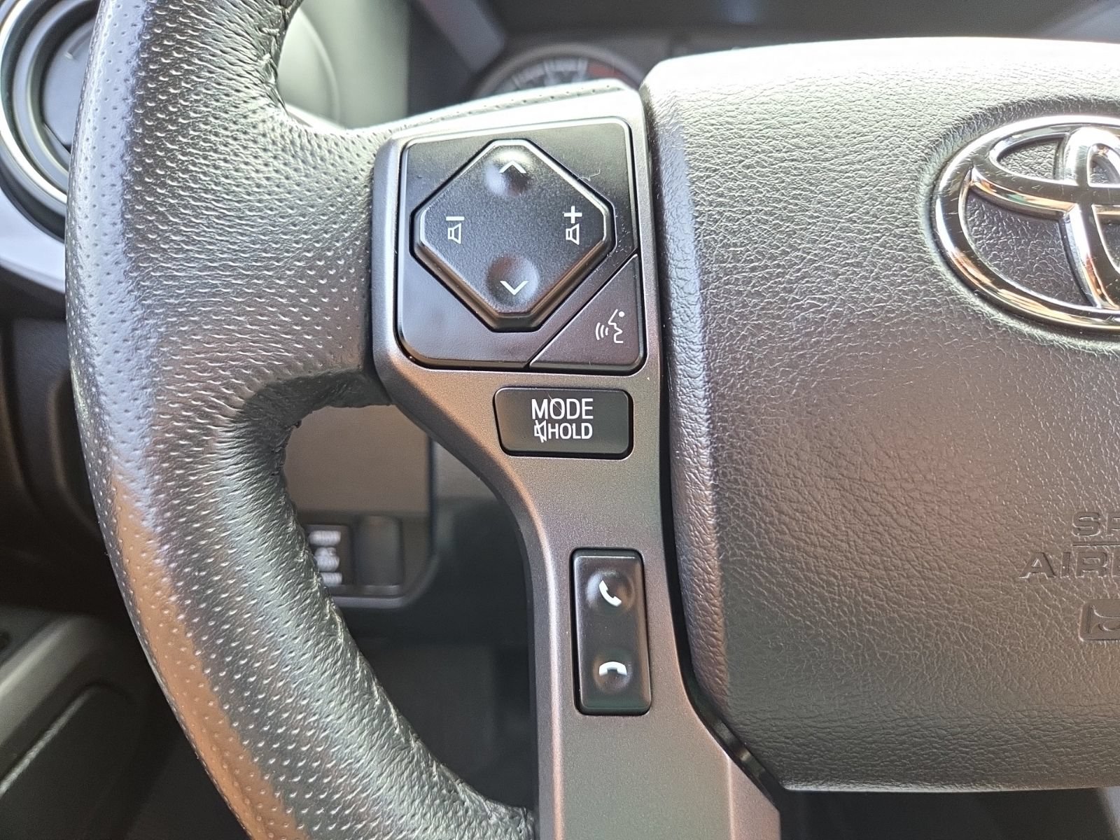 Used 2021 Toyota Tacoma TRD Off-Road w/ Technology Package AWD/4WD image 22
