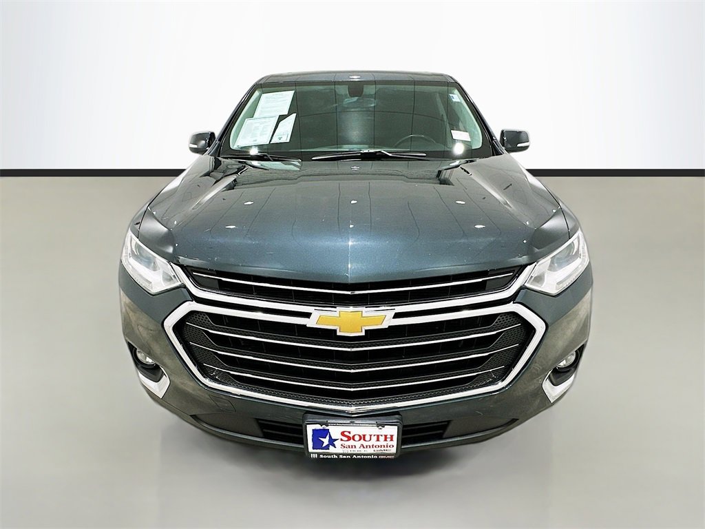 Used 2021 Chevrolet Traverse LT image 2