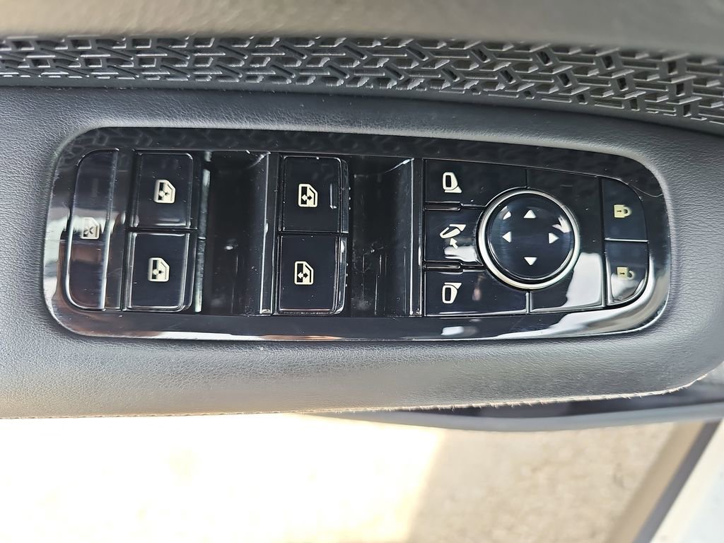 Used 2023 Nissan Ariya FWD image 32