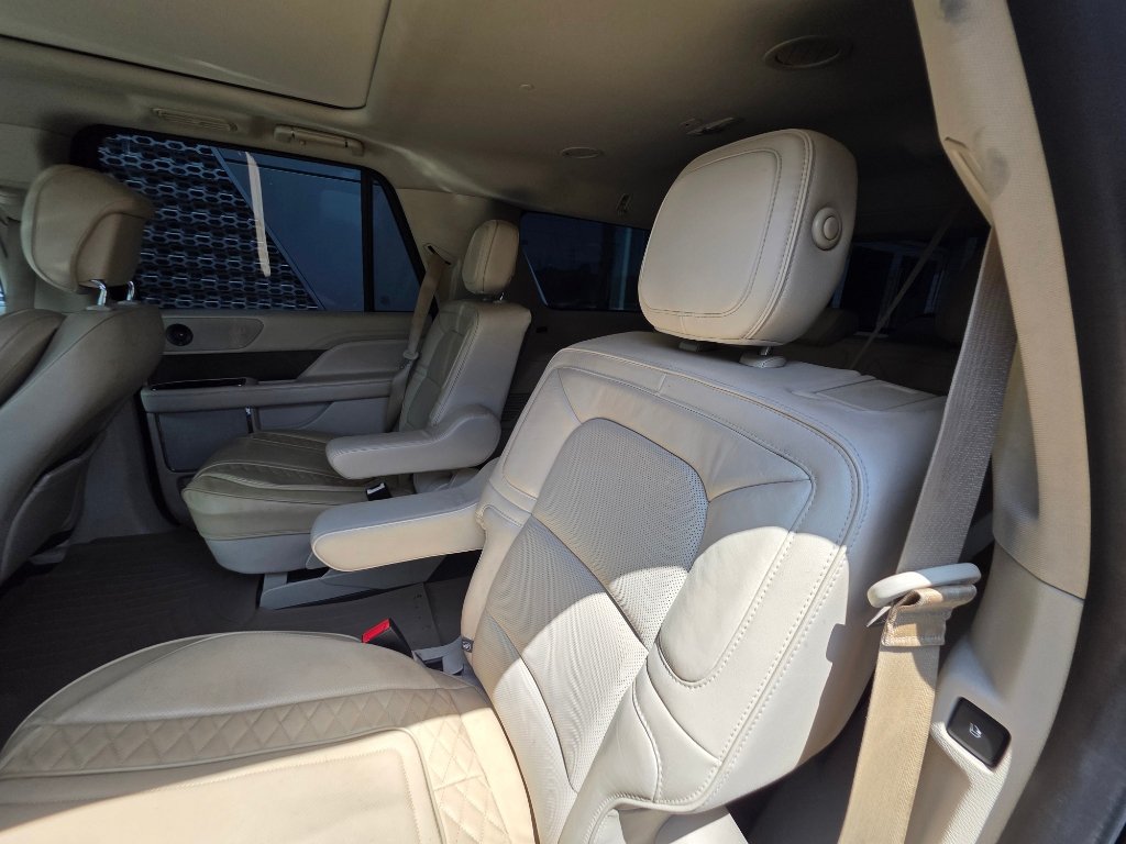 Used 2018 Lincoln Navigator L Select AWD/4WD image 12