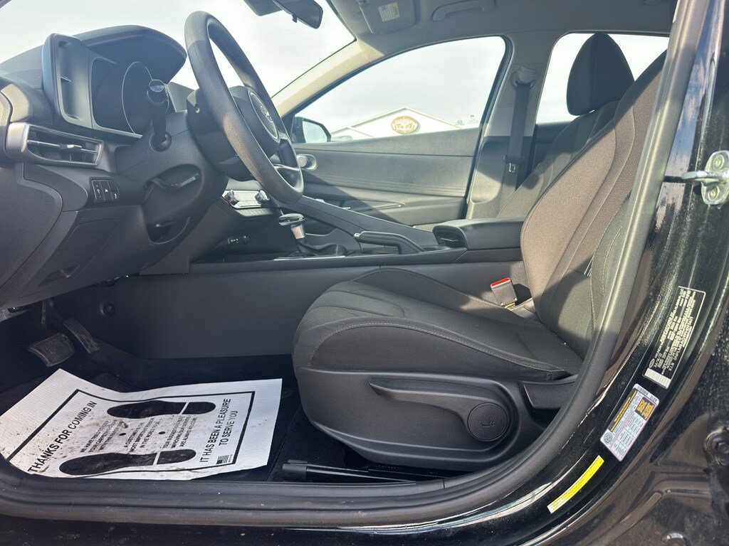 Used 2023 Hyundai Elantra SEL image 13