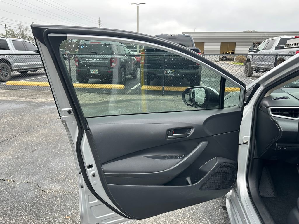 Used 2022 Toyota Corolla LE image 21