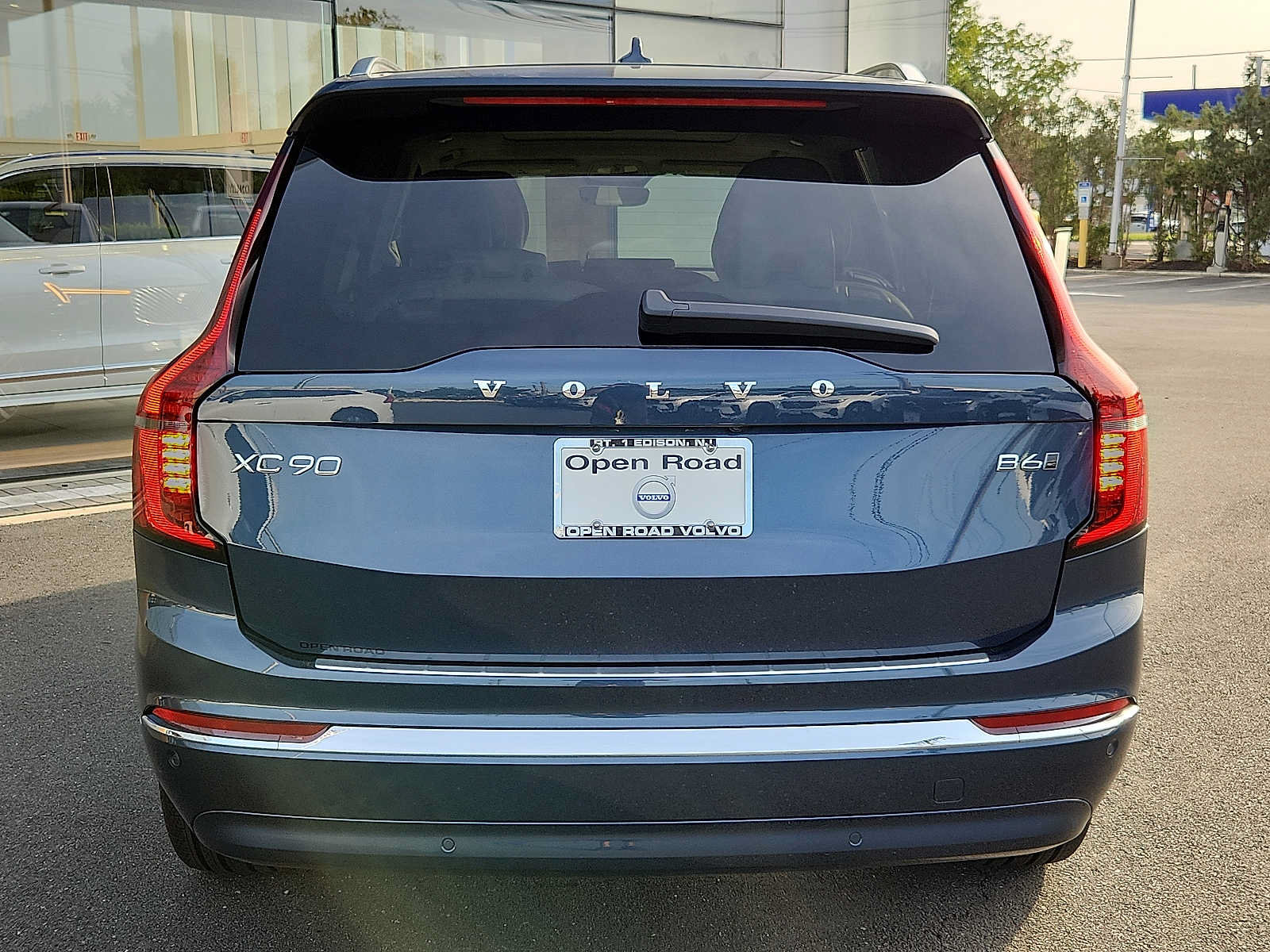 Used 2026 Volvo XC90 B6 Ultra w/ Protection Package Premier AWD/4WD image 5