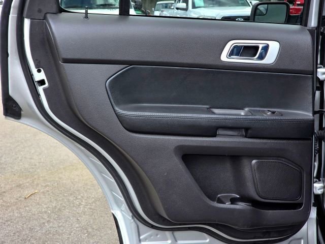 Used 2015 Ford Explorer XLT w/ Equipment Group 202B AWD/4WD image 32