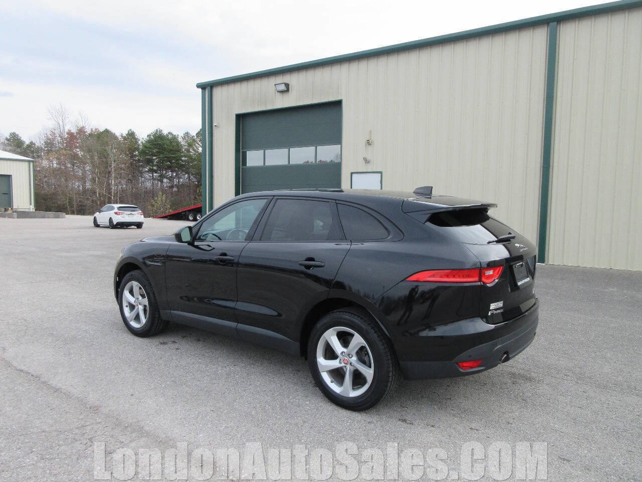 Used 2020 Jaguar F-PACE Premium image 4
