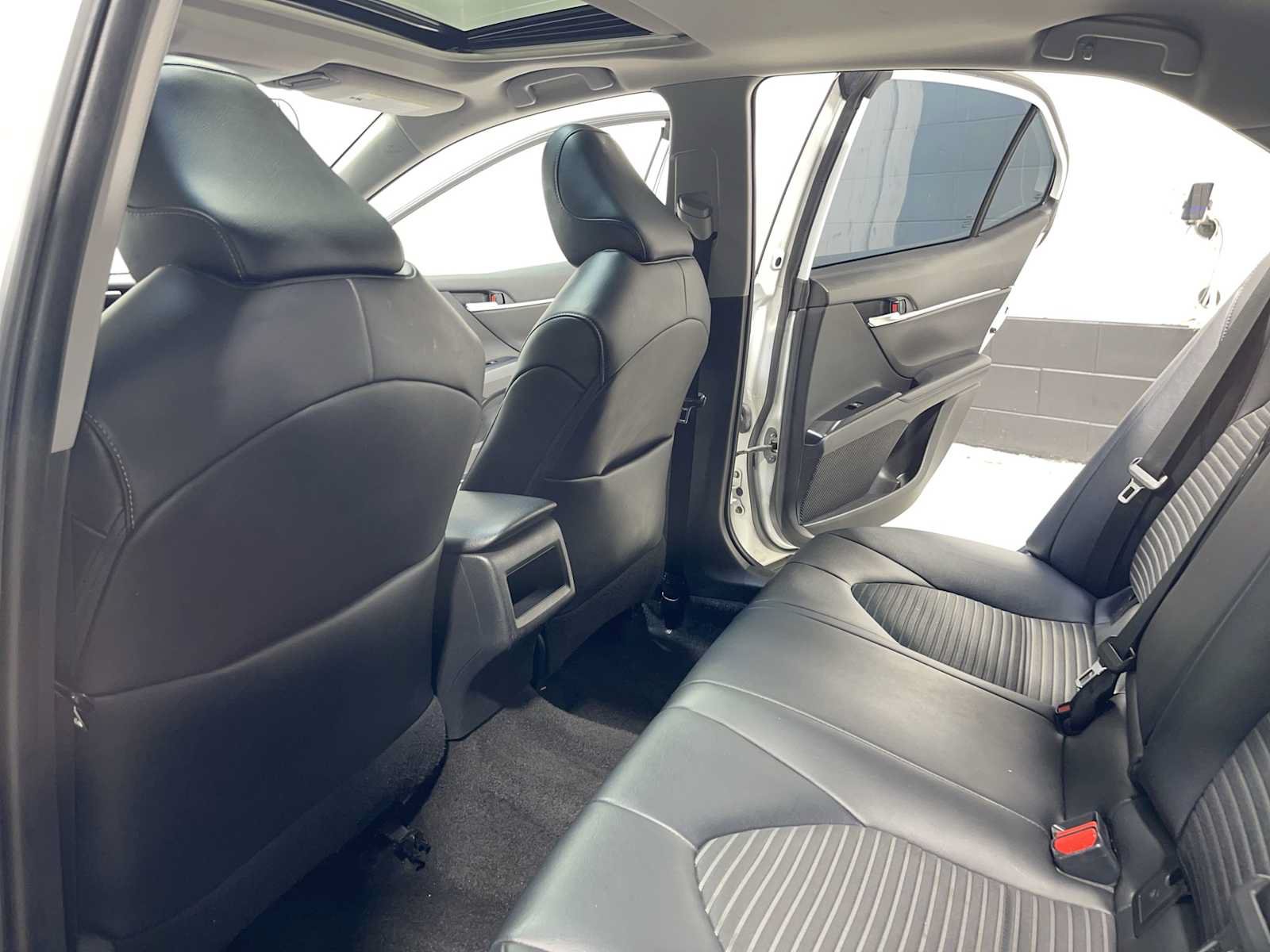 Used 2020 Toyota Camry SE FWD image 12