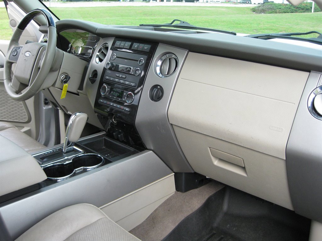 Used 2013 Ford Expedition Limited RWD image 39