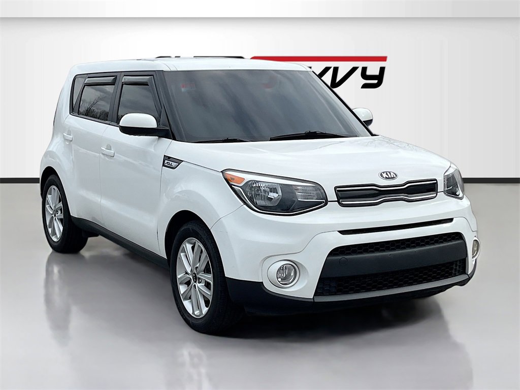 Used 2017 Kia Soul + image 1