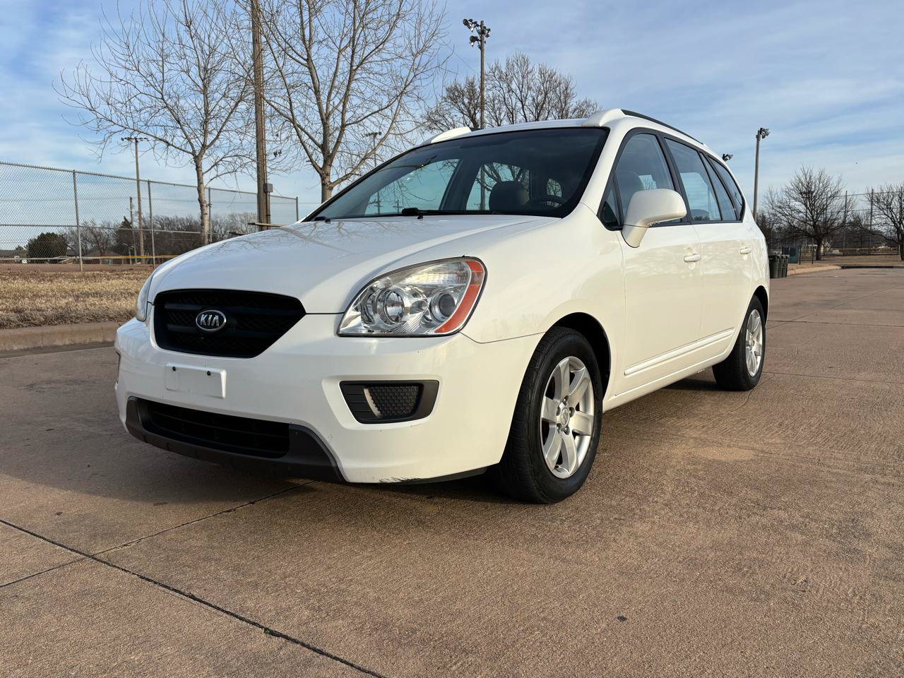 Used 2007 Kia Rondo LX FWD image 3