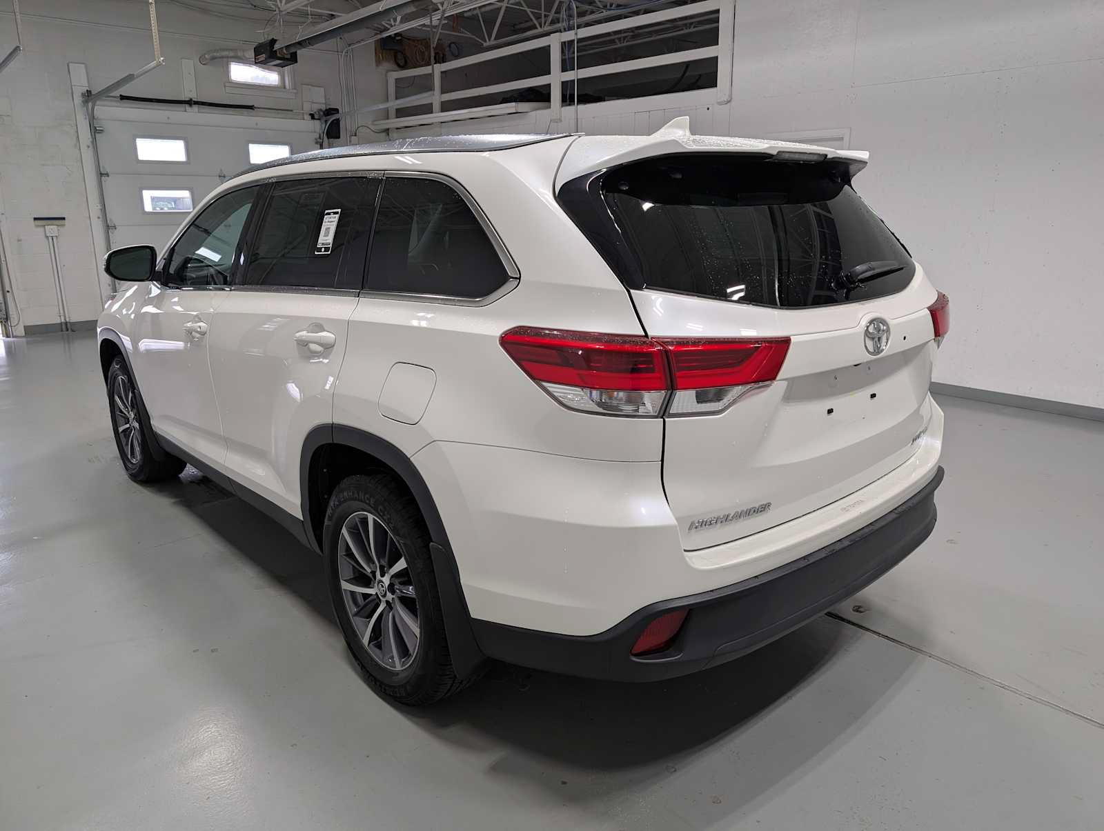 Used 2019 Toyota Highlander XLE AWD/4WD image 9