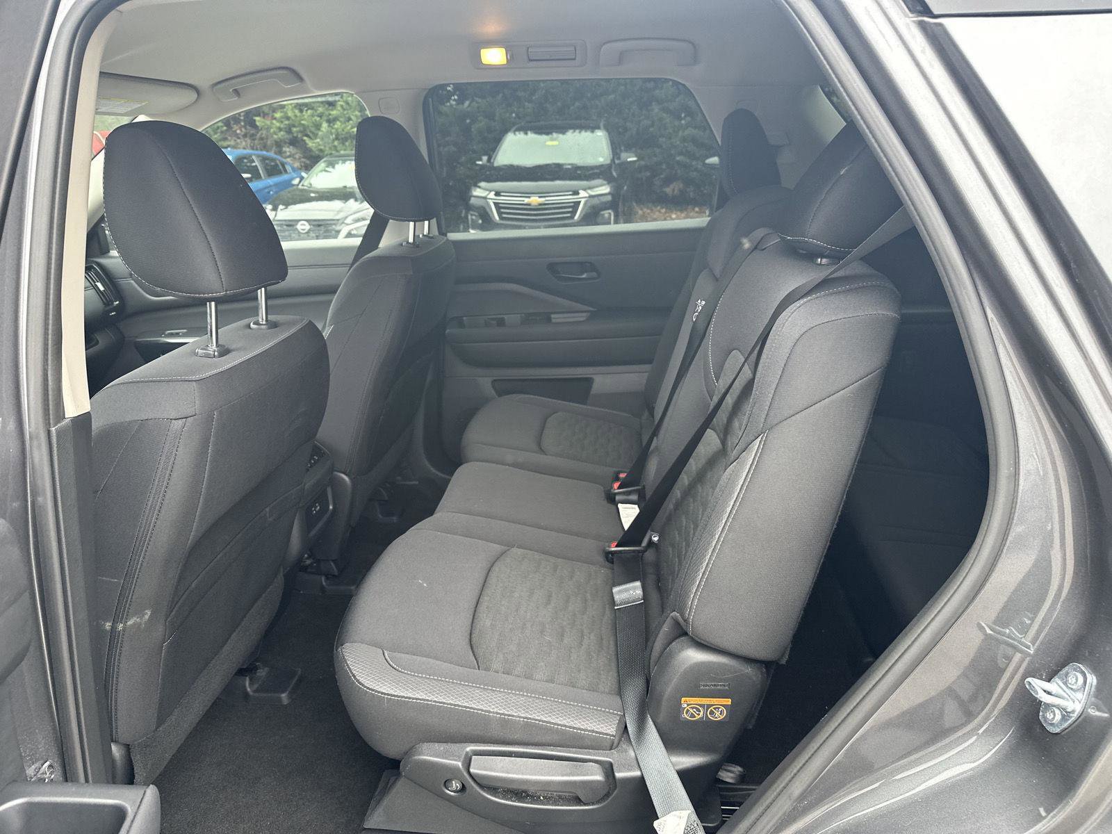 Used 2025 Nissan Pathfinder SV image 15