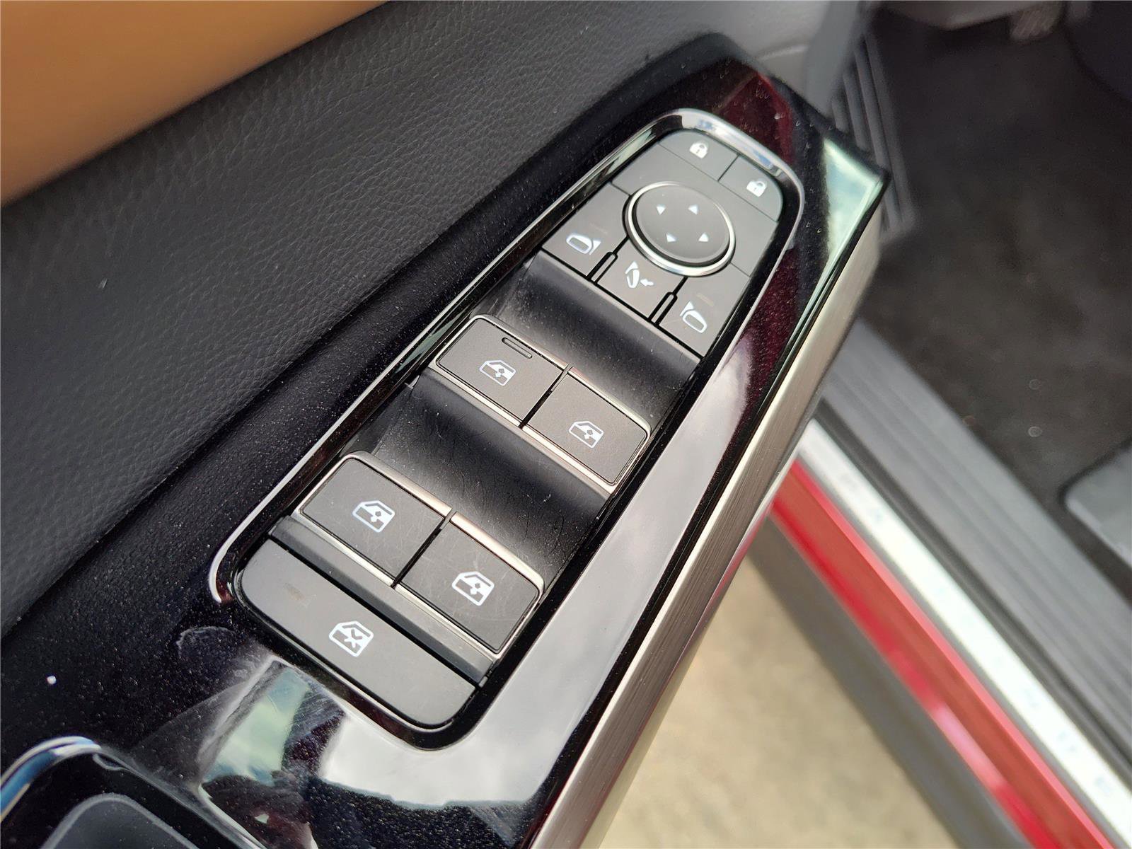 Used 2024 Nissan Pathfinder Platinum w/ Cargo Package image 17