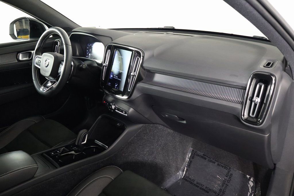 Used 2019 Volvo XC40 T5 R-Design image 9
