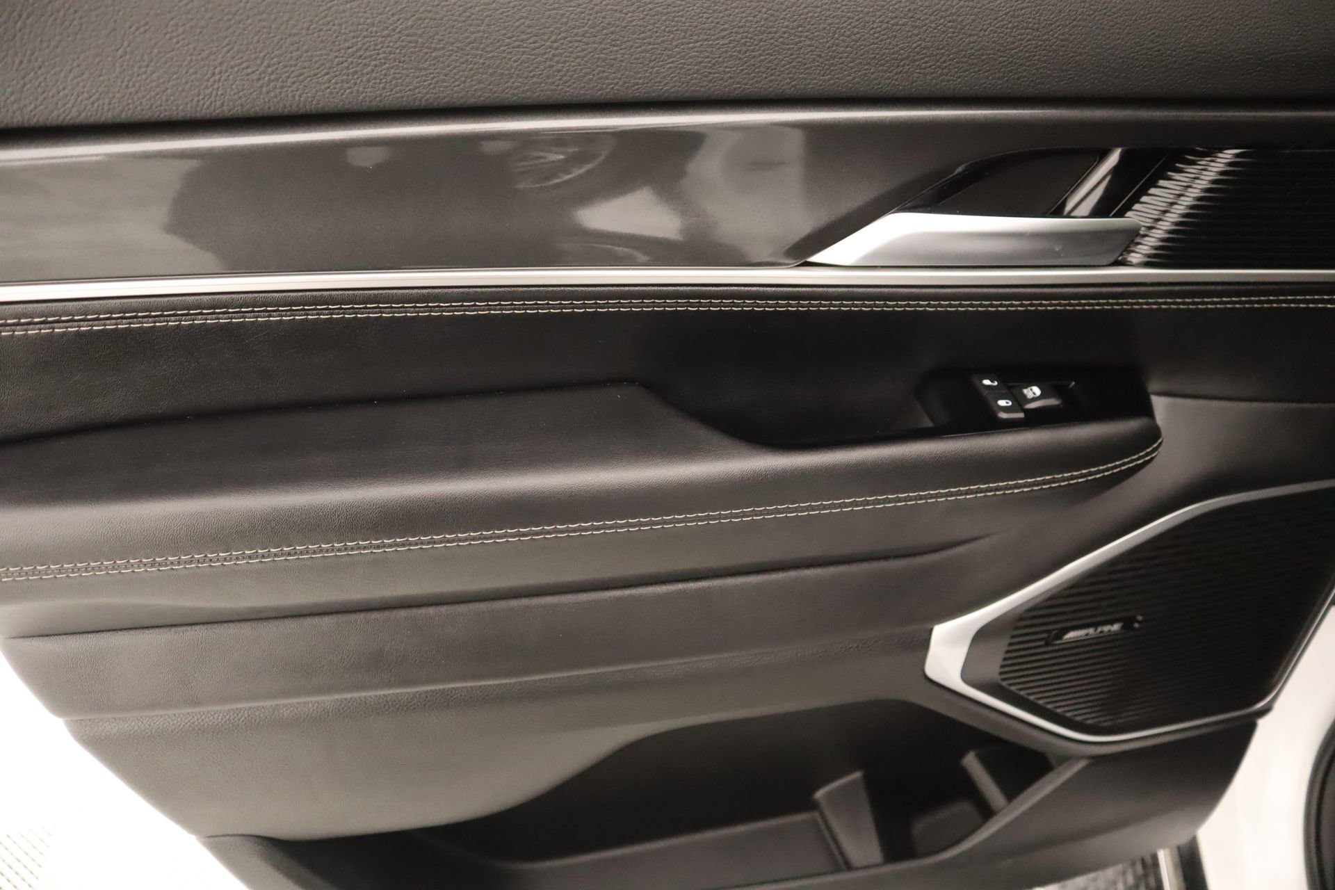 Used 2023 Jeep Wagoneer 4WD w/ Premium Group I image 19