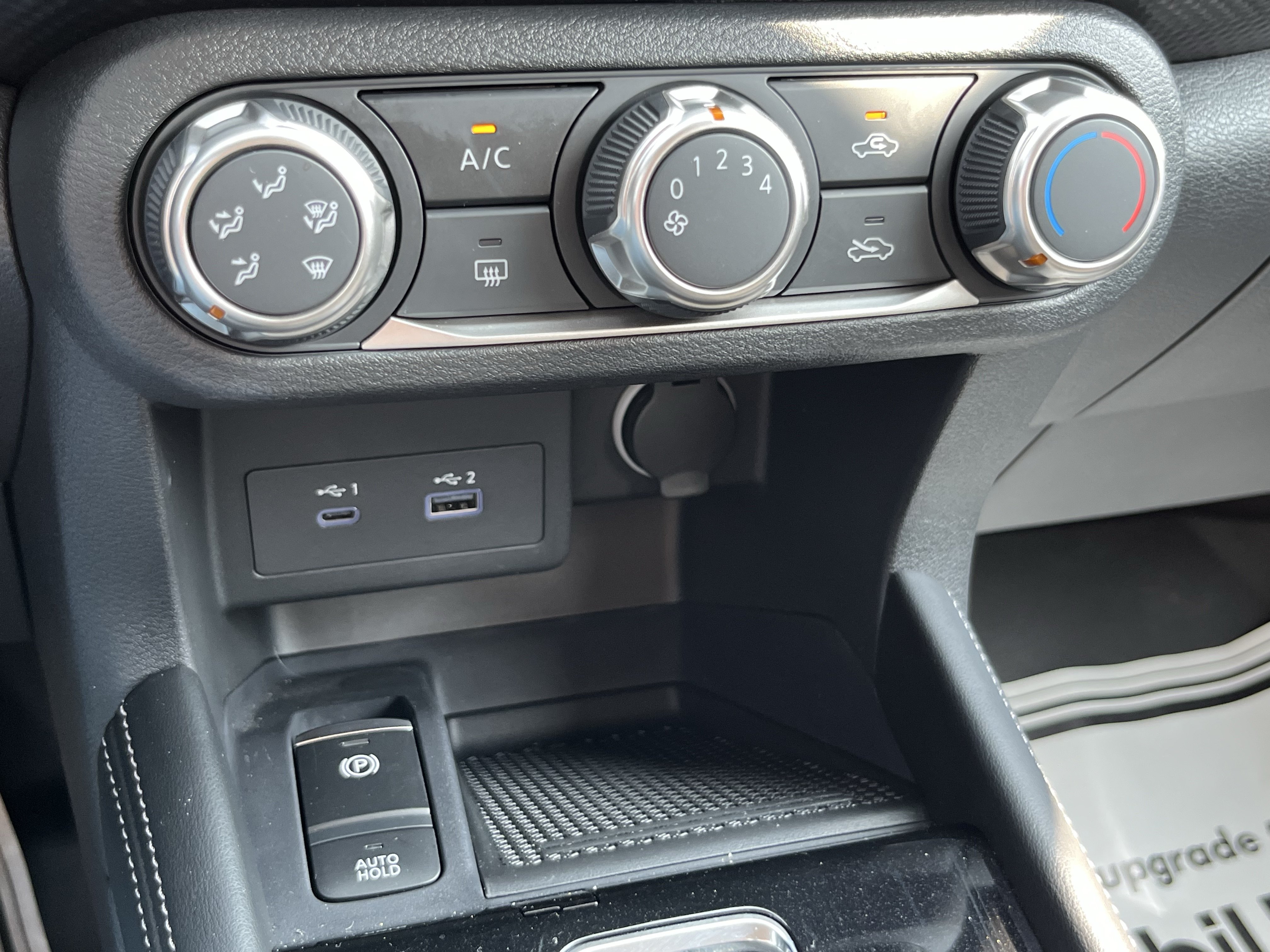 Used 2024 Nissan Kicks SV FWD image 31
