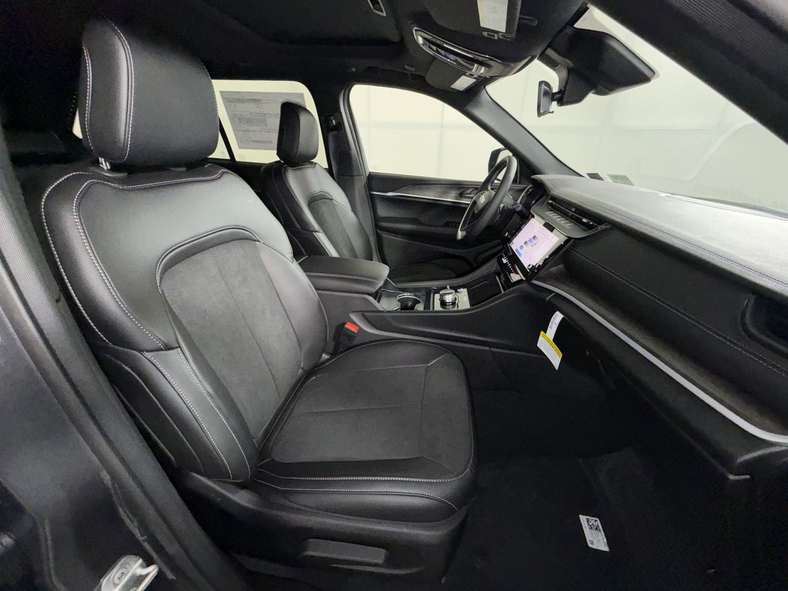 New 2026 Jeep Grand Cherokee Altitude AWD/4WD image 27