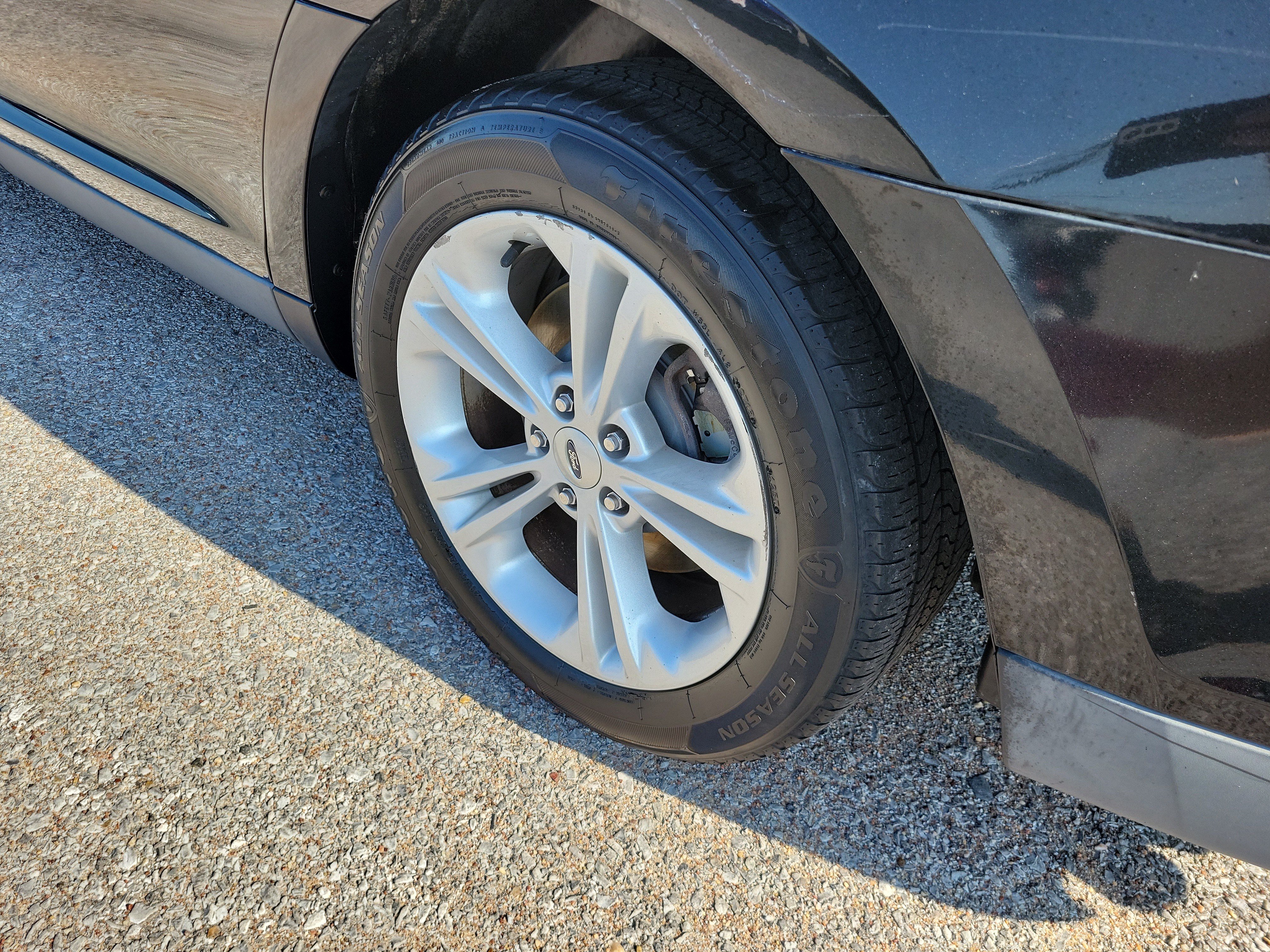 Used 2015 Ford Taurus SE FWD image 26