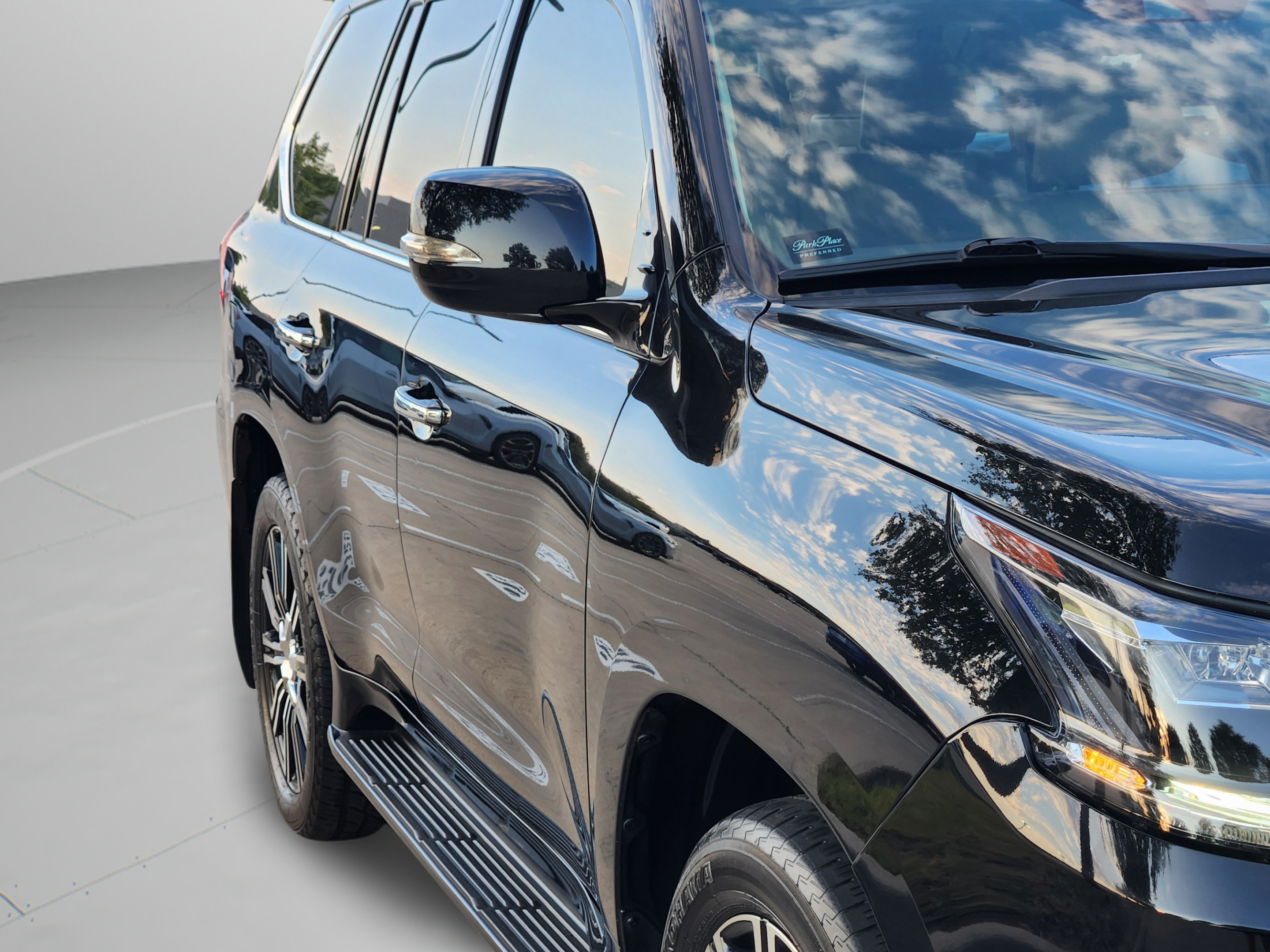 Used 2021 Lexus LX 570 4WD w/ Luxury Package image 43