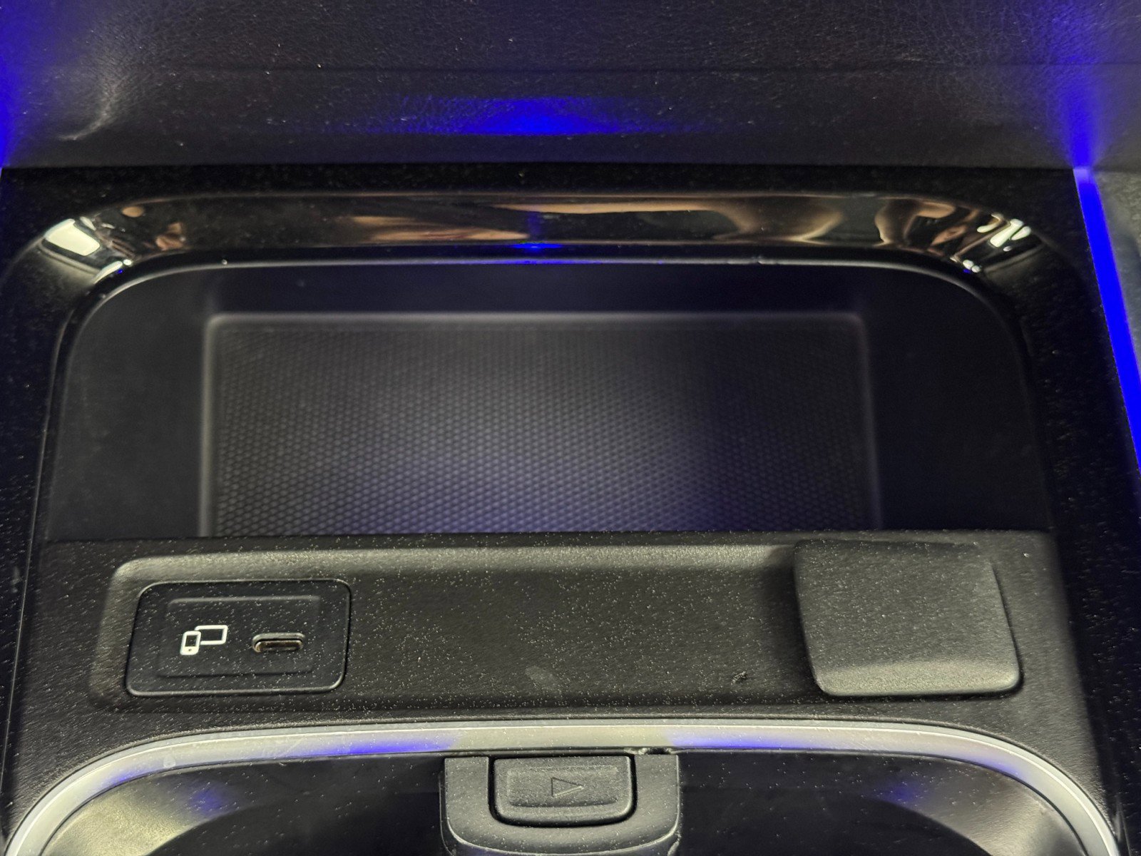 Used 2022 Mercedes-Benz GLB 250 w/ Premium Package Lite image 30