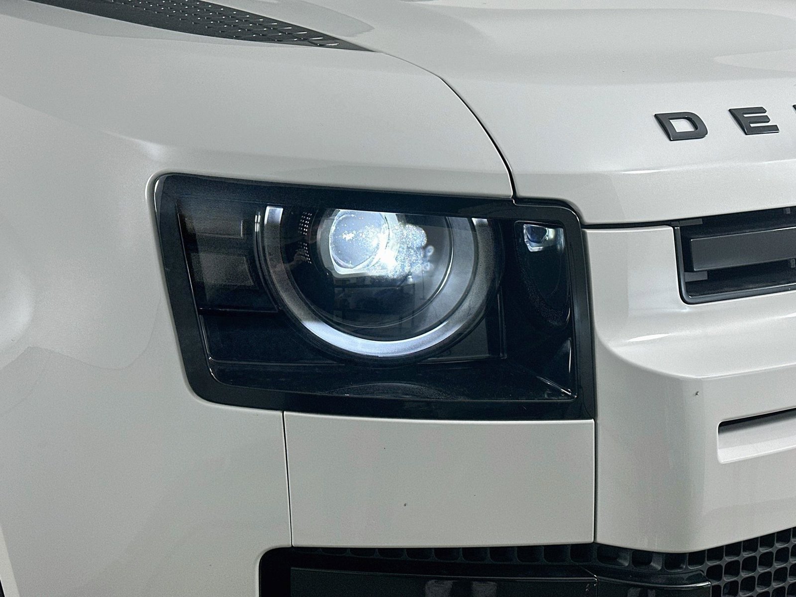 New 2026 Land Rover Defender 110 S AWD/4WD image 9