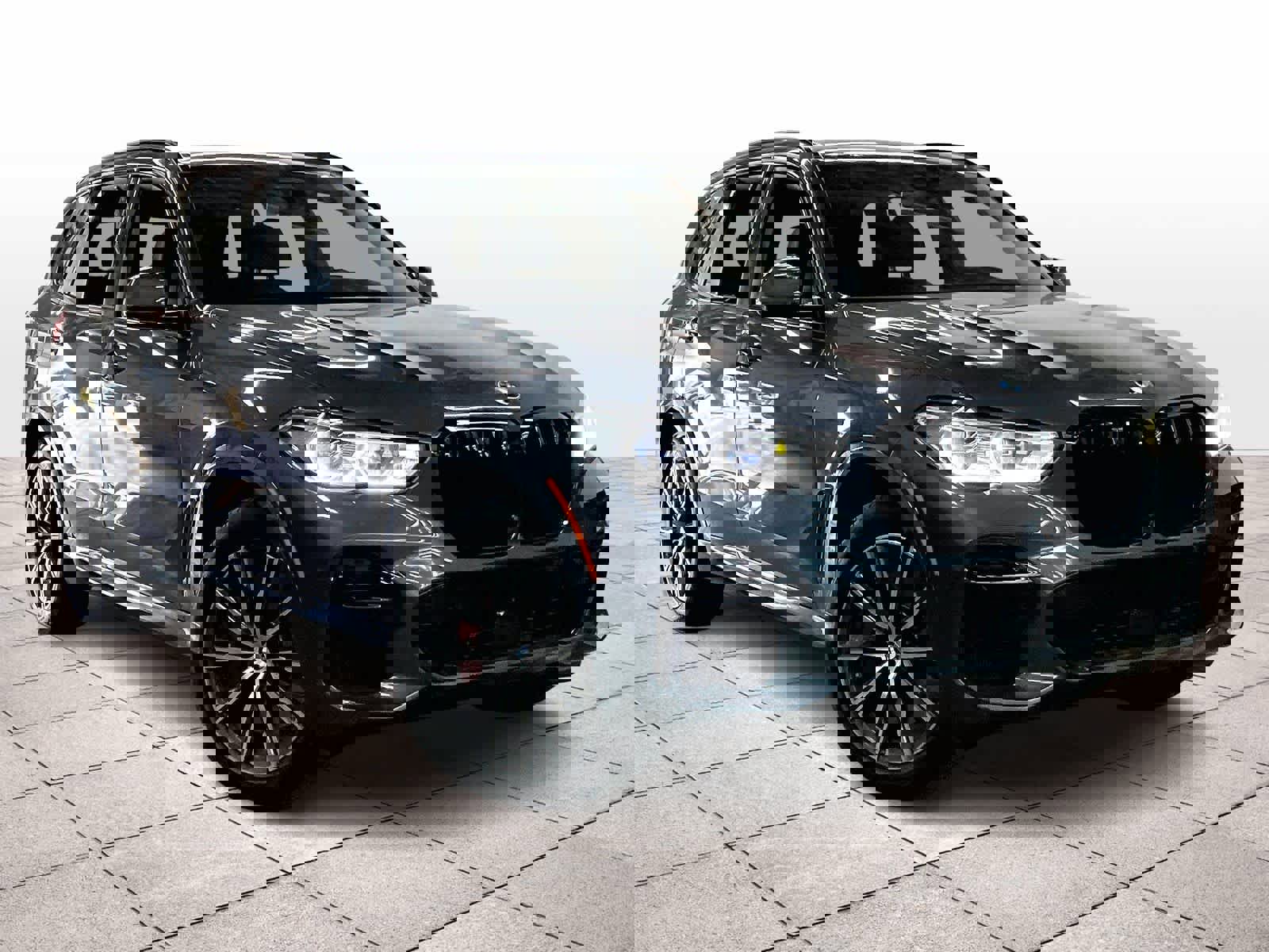 Used 2022 BMW X5 M50i w/ Executive Package image 2