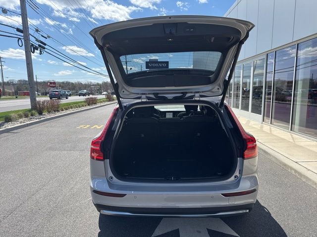 Certified 2025 Volvo V60 B5 Cross Country Plus image 11