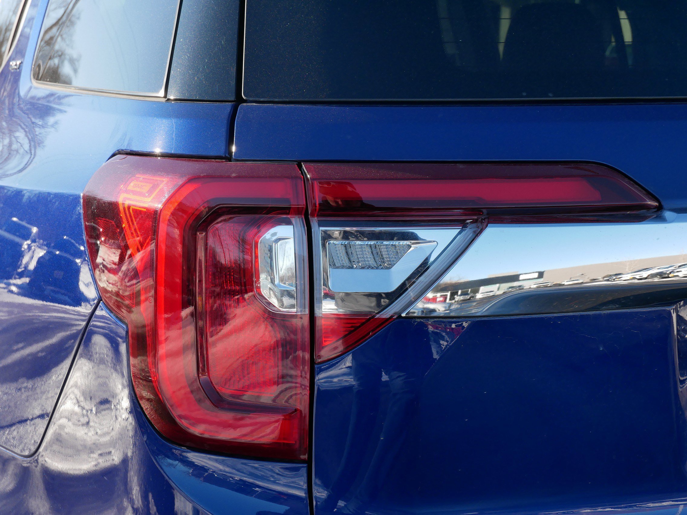 Used 2023 GMC Acadia SLT w/ Technology Package image 17