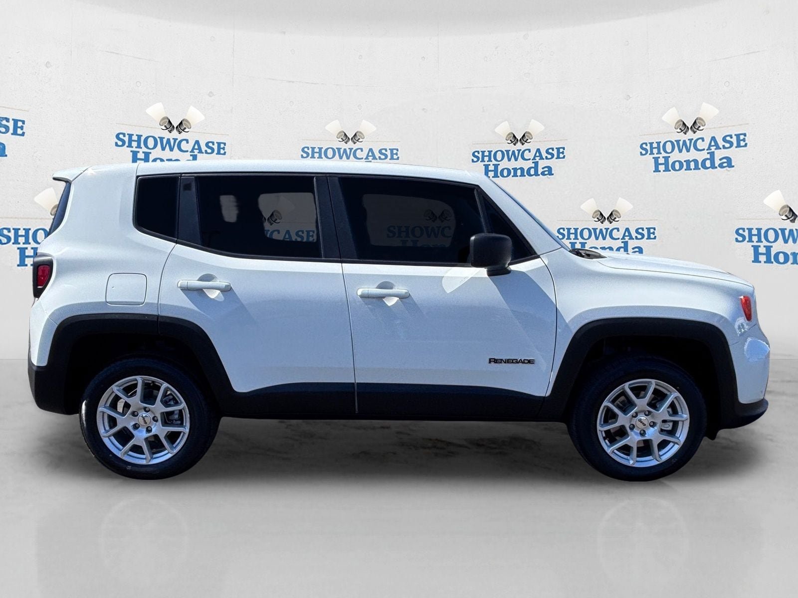 Used 2023 Jeep Renegade Latitude AWD/4WD image 9