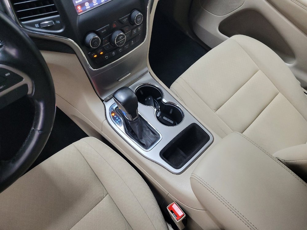 Used 2021 Jeep Grand Cherokee Laredo AWD/4WD image 26