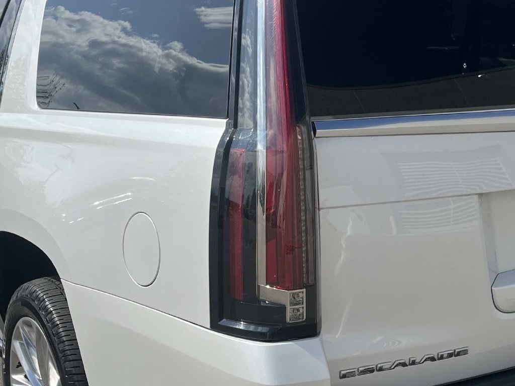 Used 2018 Cadillac Escalade ESV Premium Luxury AWD/4WD image 10
