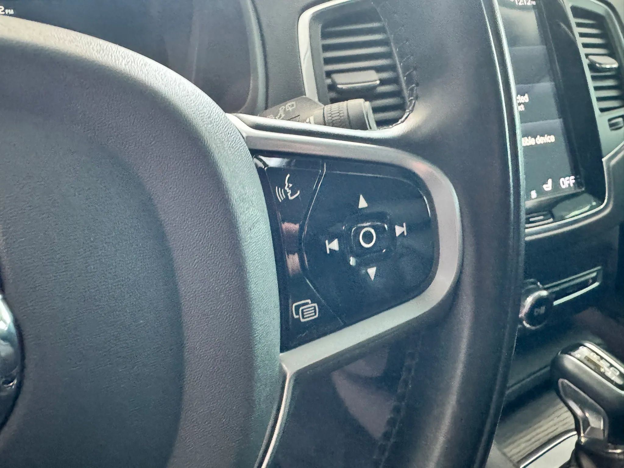 Used 2020 Volvo XC90 T6 Momentum AWD/4WD image 29