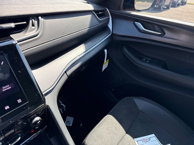 New 2025 Jeep Grand Cherokee L Altitude image 25