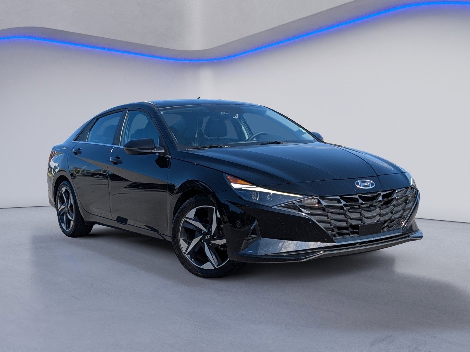 Used 2022 Hyundai Elantra Limited w/ Cargo Package FWD video 2