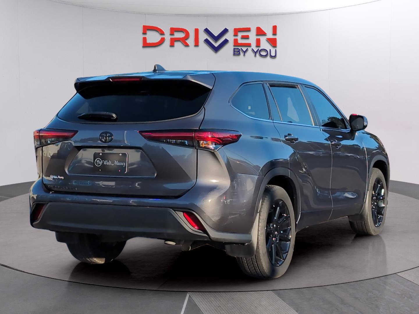 Used 2023 Toyota Highlander L image 5