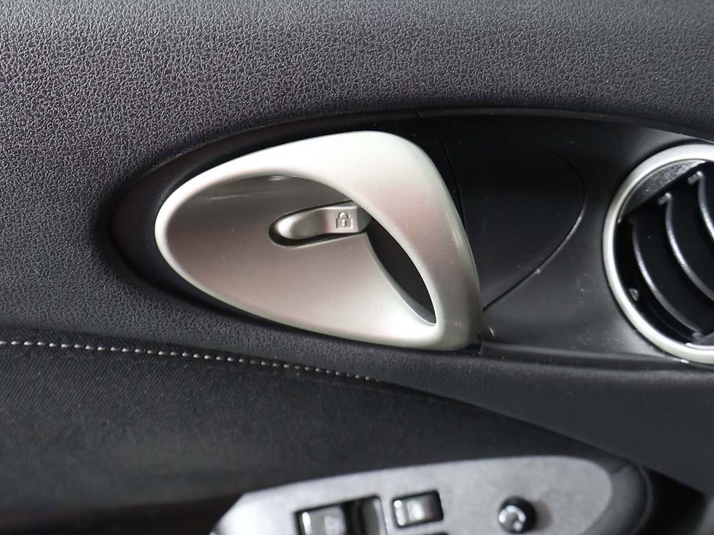 Used 2020 Nissan 370Z Coupe image 22