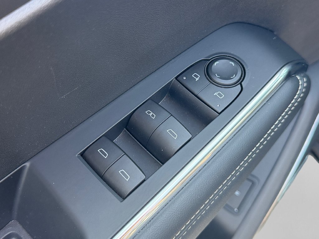 Used 2026 GMC Acadia Elevation w/ Elevation Premium Package FWD image 25