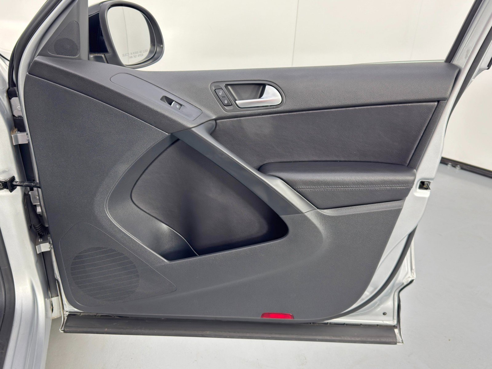 Used 2017 Volkswagen Tiguan Sport image 40