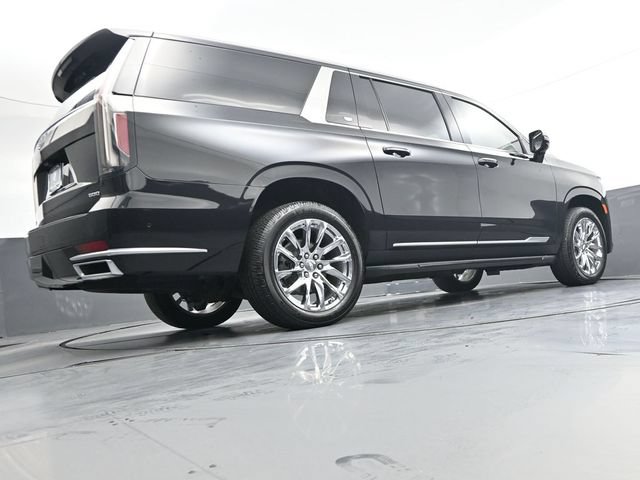 Used 2023 Cadillac Escalade ESV Premium Luxury w/ LPO, Radiant Package AWD/4WD image 32