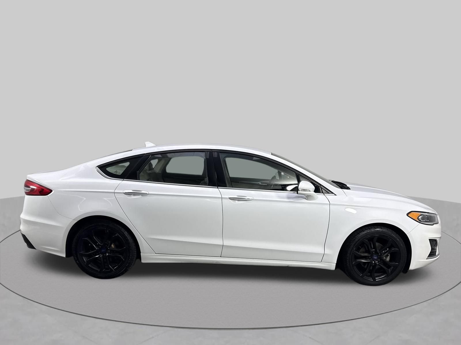 Used 2020 Ford Fusion SEL FWD image 34