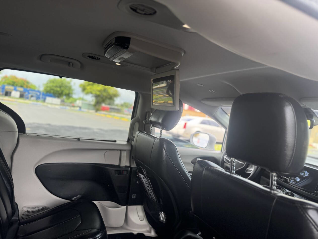 Used 2018 Chrysler Pacifica Touring-L w/ Premium Audio Group image 4