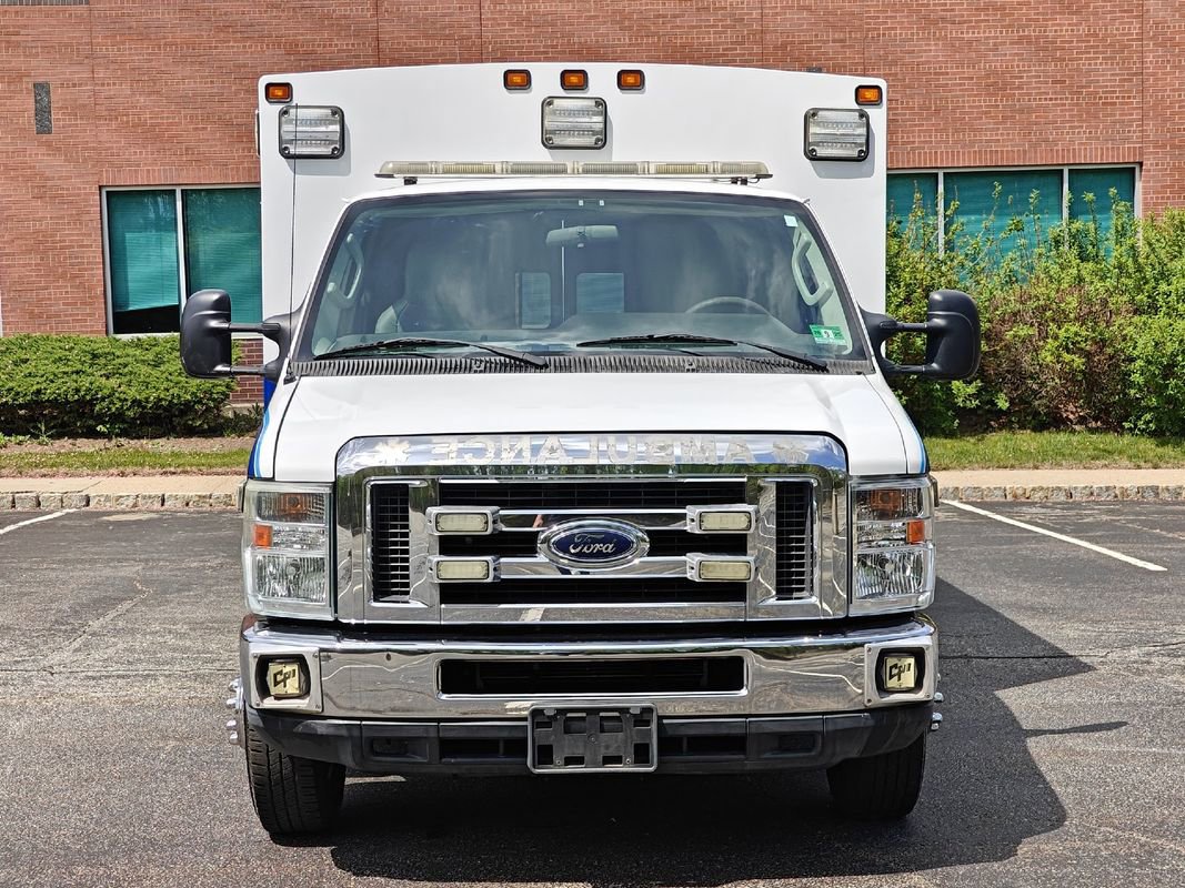 Used 2012 Ford E-450 and Econoline 450 Super Duty w/ Ambulance Prep Pkg image 8