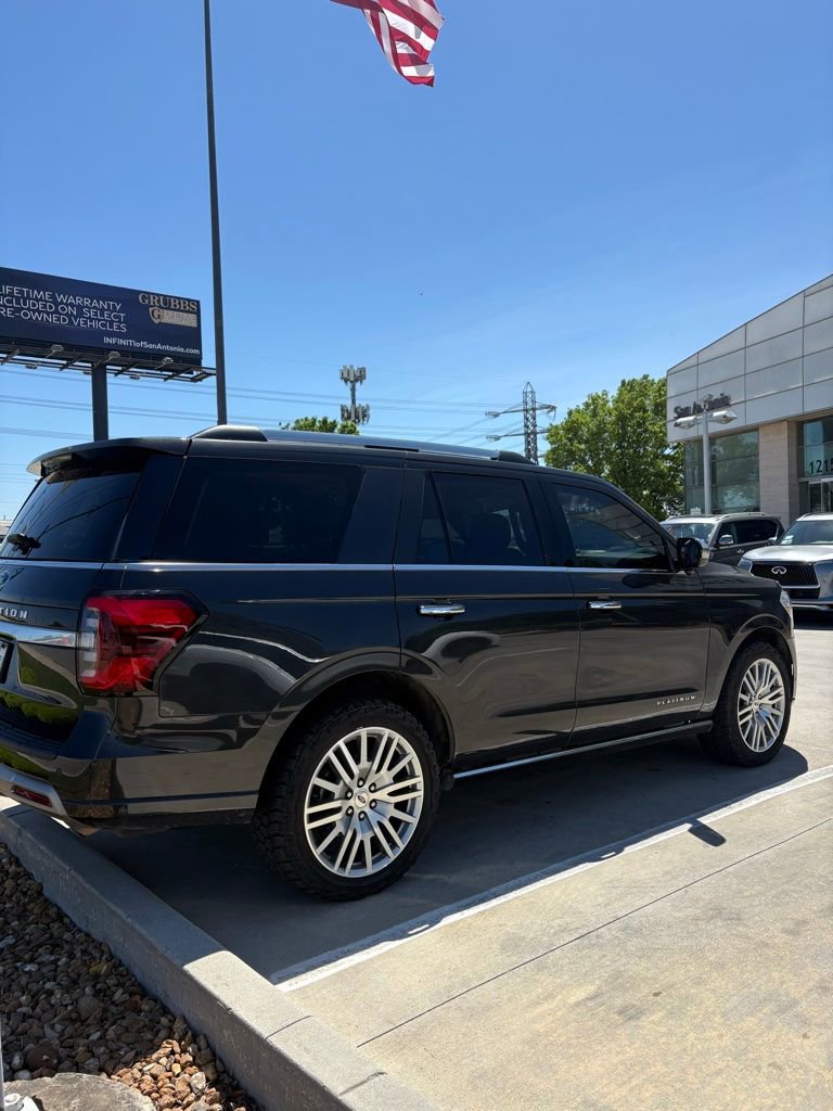 Used 2024 Ford Expedition Platinum image 11