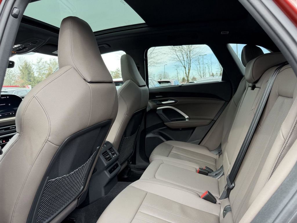 Used 2025 Audi Q5 Premium Plus w/ Premium Plus AWD/4WD image 25