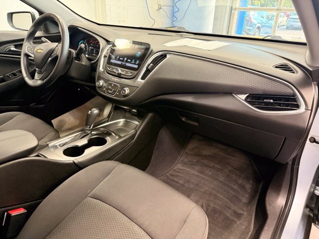 Used 2017 Chevrolet Malibu LT FWD image 22