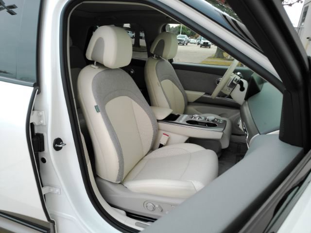 Used 2024 Genesis GV60 RWD image 21