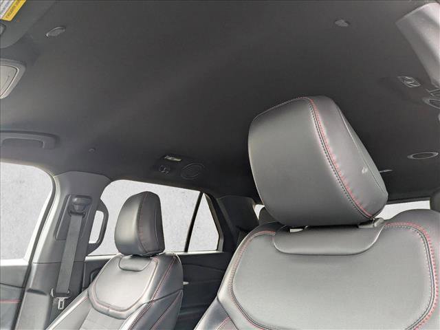 Used 2025 Ford Explorer ST-Line AWD/4WD image 18