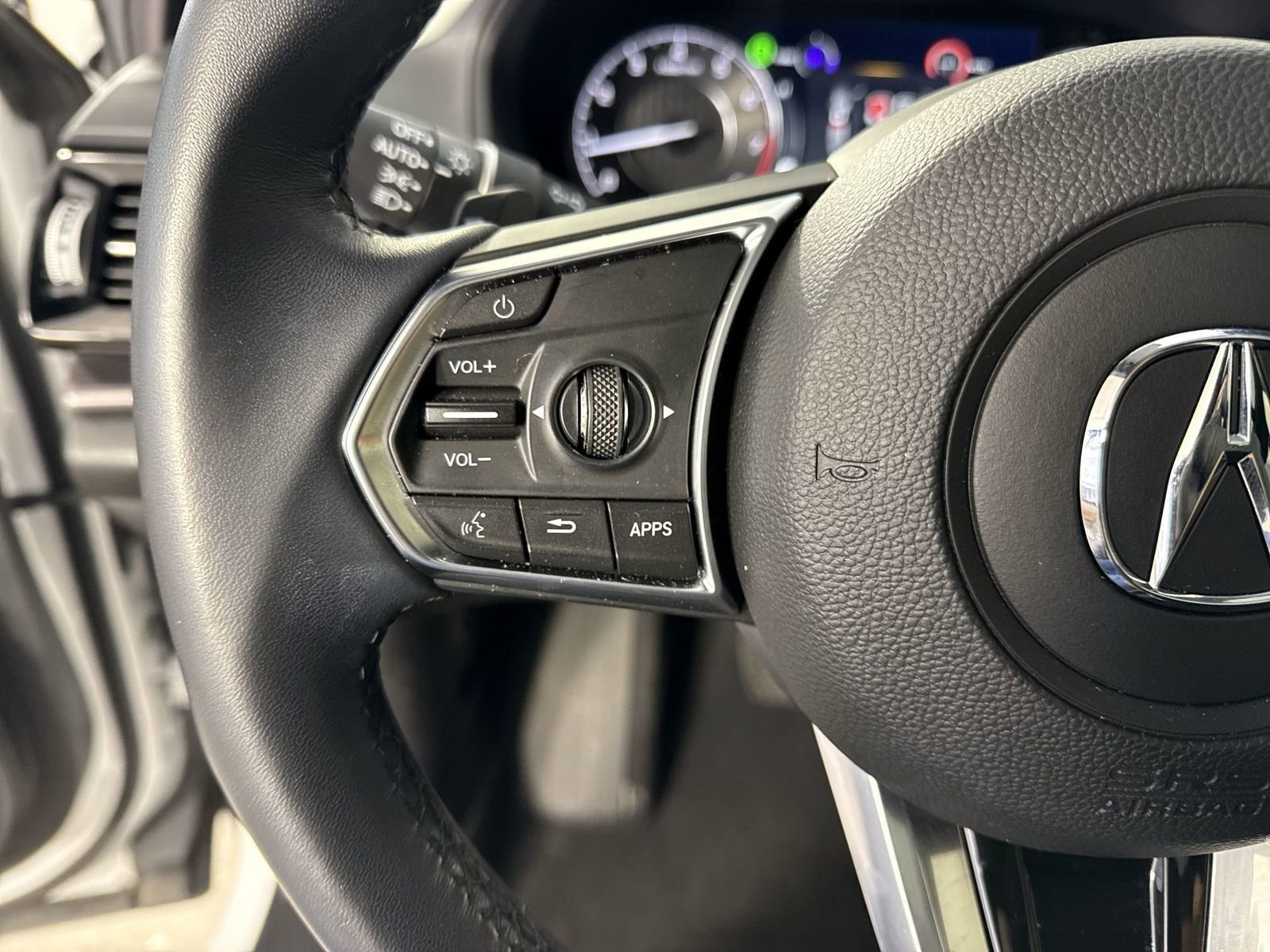 Used 2025 Acura RDX SH-AWD image 12