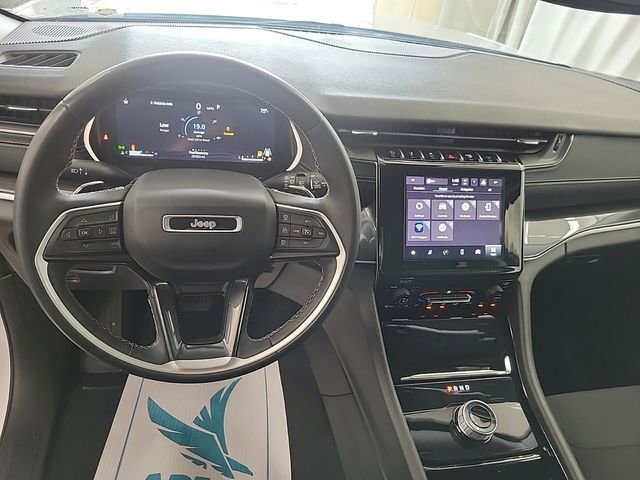 Used 2023 Jeep Grand Cherokee Laredo AWD/4WD image 6